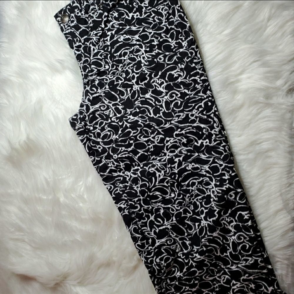 Christopher & Banks Black and White Capri Pants 4